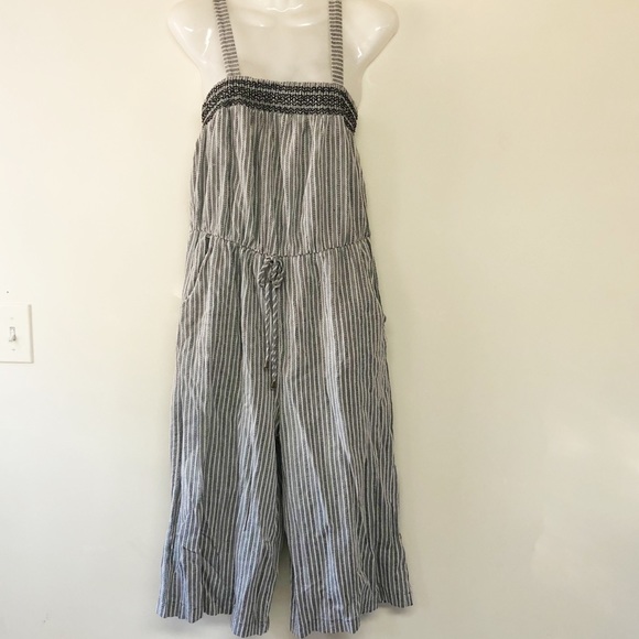 Universal Thread Pants - Universal Thread Capri jumpsuit